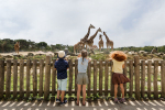 Kinderen kijken naar Giraffes